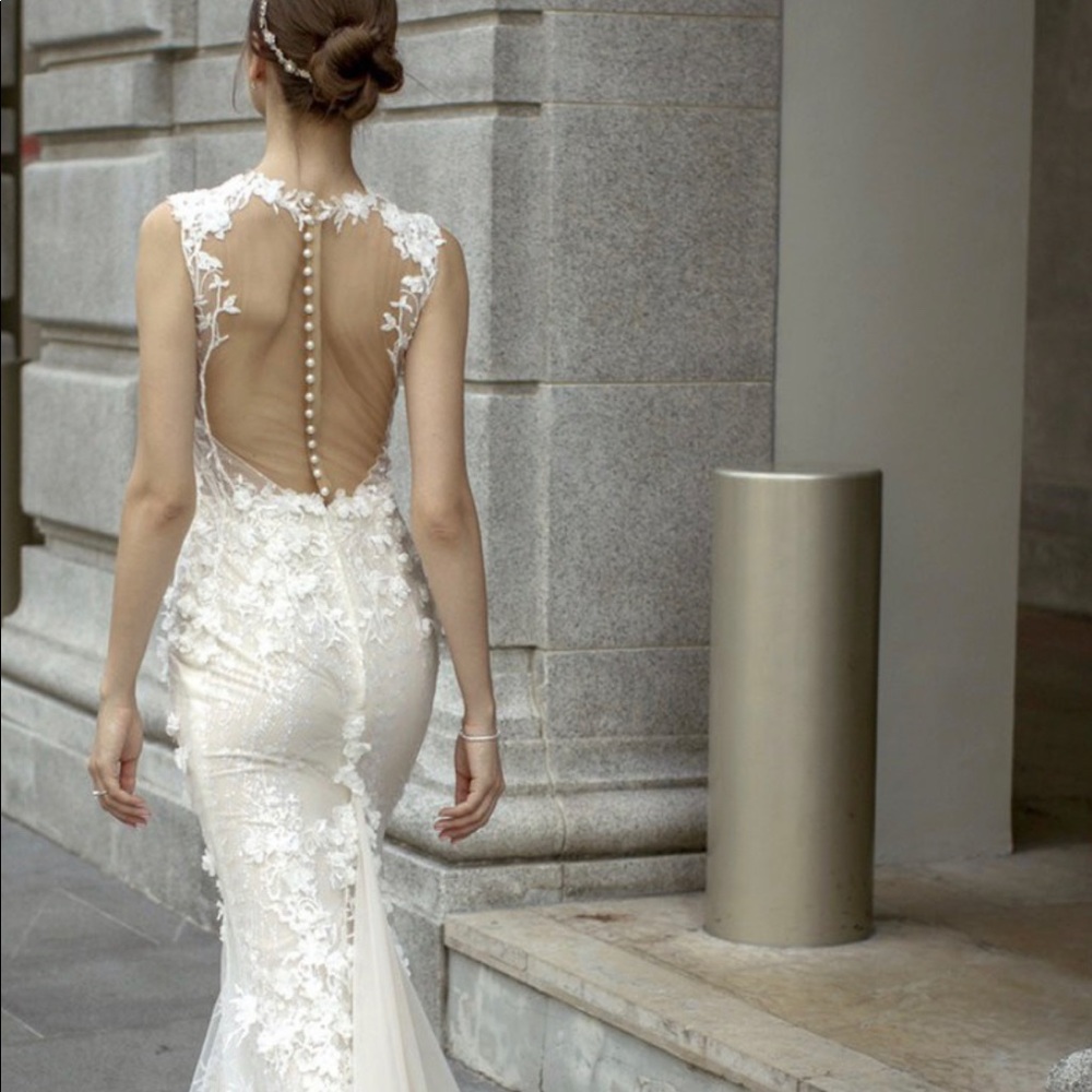 BERTA 17-114 wedding dress, Berta vail & dress bag - Picture 4 of 6